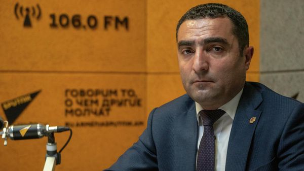 Руководитель Службы государственного надзора Романос Петросян в гостях радио Sputnik - Sputnik Армения