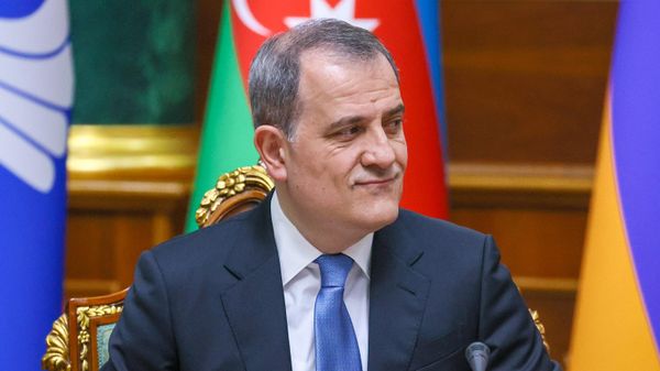 Министр иностранных дел Азербайджана Джейхун Байрамов на заседании Совета глав МИД стран СНГ (13 мая 2022). Душанбе - Sputnik Армения