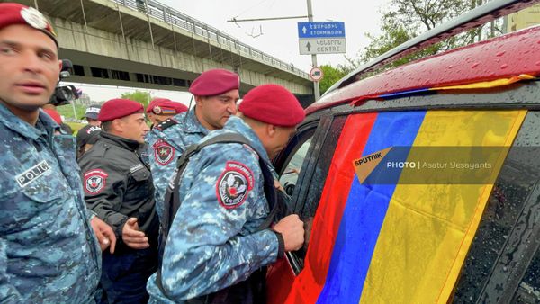 Задержания участников автопробега на участке проспекта Мясникяна (16 мая 2022). Еревaн - Sputnik Армения