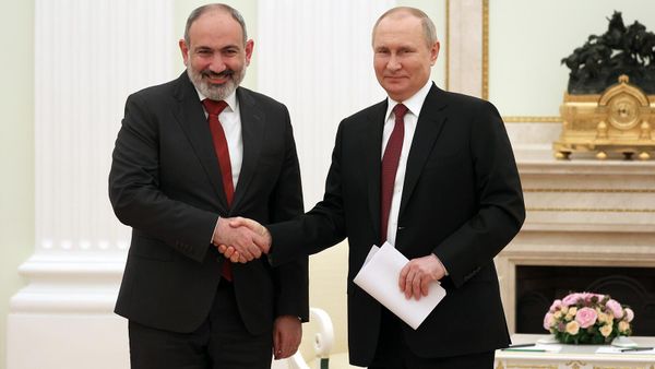 Встреча глав Армении и России Никола Пашиняна и Владимира Путина на полях саммита ОДКБ (16 мая 2022). Москвa - Sputnik Армения