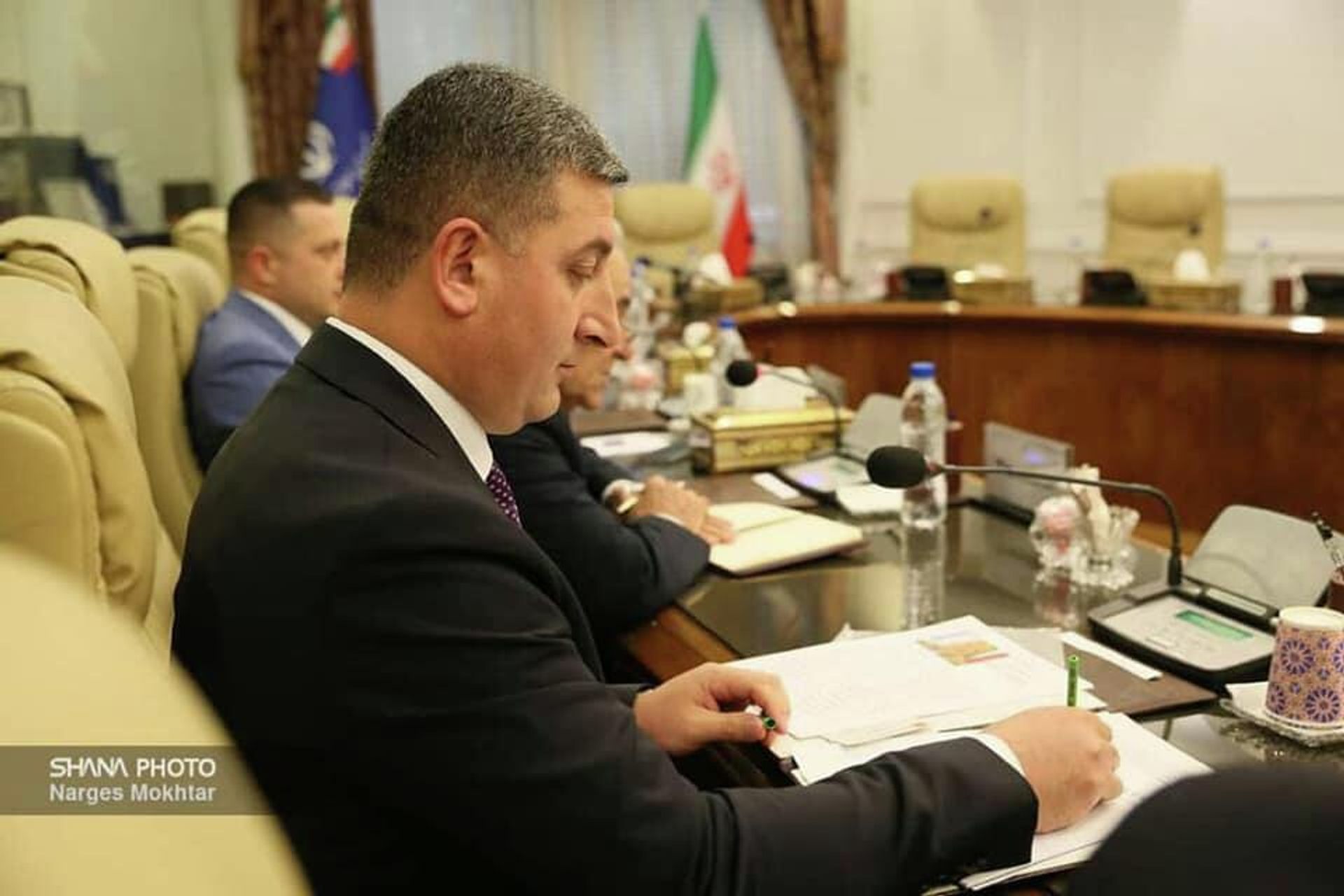 Министр территориального управления и инфраструктуры Гнел Саносян встретился с министром нефти Исламской Республики Иран Джавадом Оджи (17 мая 2022). Еревaн - Sputnik Армения, 1920, 17.05.2022