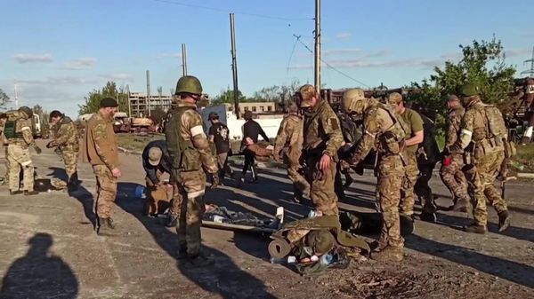Скриншот с видео сдачи в плен украинских военных с Азовстали (17 мая 2022). Мариуполь - Sputnik Армения