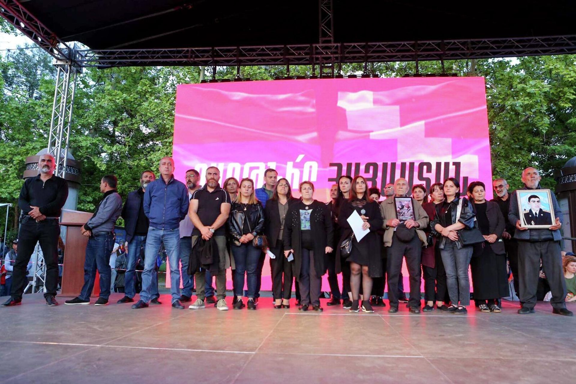 Родители погибших военнослужащих на митинге оппозиции на площади Франции (17 мая 2022). Еревaн - Sputnik Армения, 1920, 17.05.2022