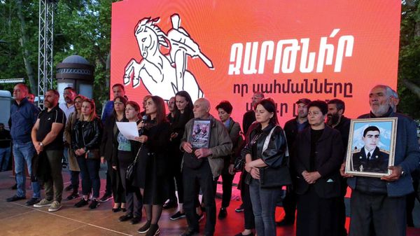 Զոհվածների ծնողները Ֆրանսիայի հրապարակում - Sputnik Արմենիա