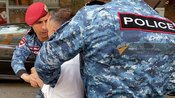 Задержания активистов одной из групп активистов оппозиции в рамках акции неповиновения (18 мая 2022). Еревaн - Sputnik Армения