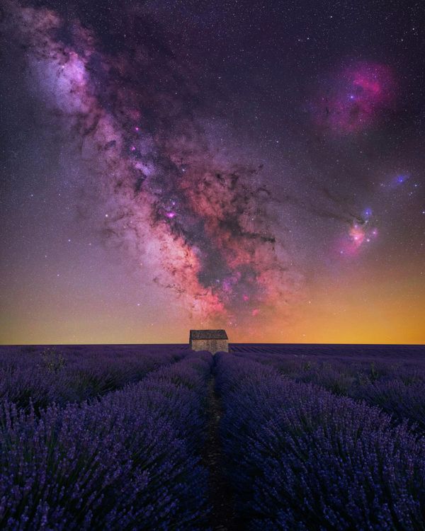 Снимок House of Lavender французского фотографа Benjamin Barakat, вошедший в список 25 лучших фотографий конкурса 2022 Milky Way Photographer of the Year. - Sputnik Армения