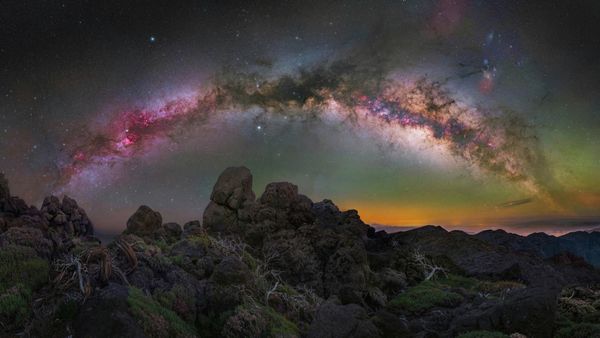 Снимок Milky Way arch in the morning hours of spring фотографа Egor Goryachev, вошедший в список 25 лучших фотографий конкурса 2022 Milky Way Photographer of the Year. - Sputnik Армения