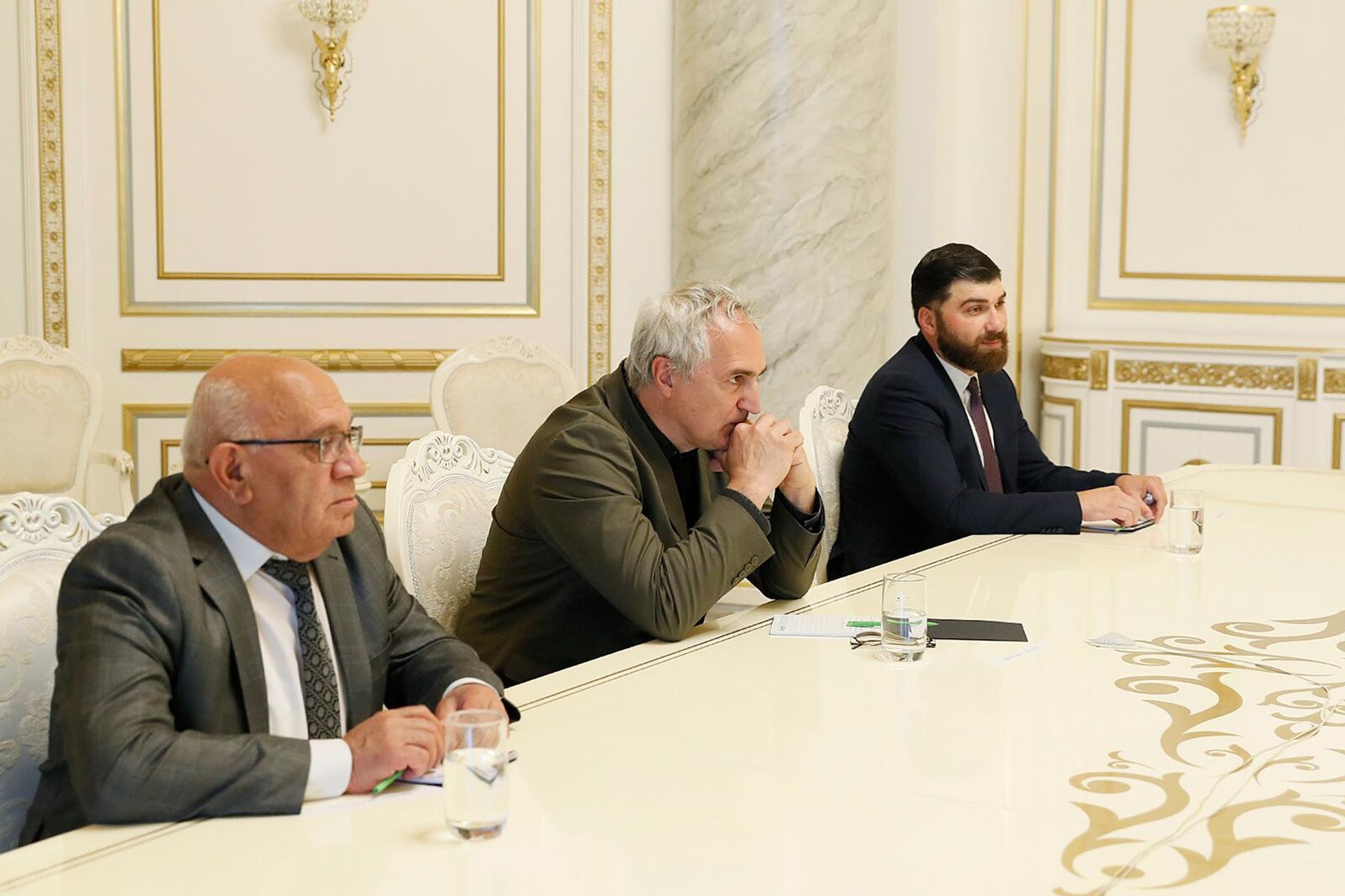 Премьер-министр Никол Пашинян встретился с участниками совещательного собрания по сотрудничеству с внепарламентскими политическими силами (19 мая 2022). Еревaн - Sputnik Արմենիա, 1920, 19.05.2022