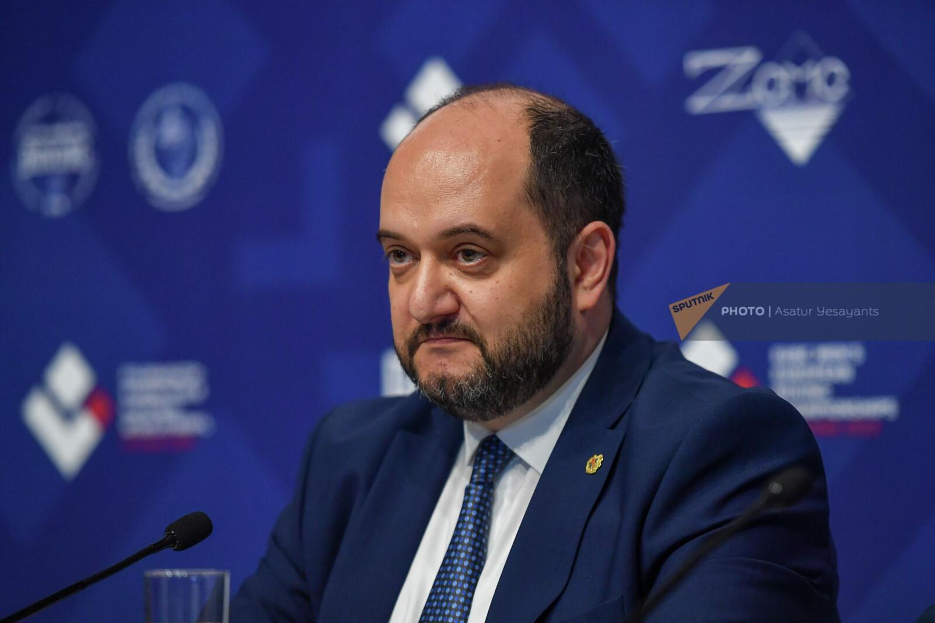 Руководитель Аппарата премьер-министра Араик Арутюнян на пресс-конференции в преддверии Чемпионата Европы по боксу среди мужчин (19 мая 2022). Еревaн Руководитель Аппарата премьер-министра Араик Арутюнян на пресс-конференции в преддверии Чемпионата Европы по боксу среди мужчин (19 мая 2022). Еревaн - Sputnik Армения, 1920, 19.05.2022