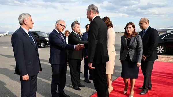 Պաշտոնական այցով Հայաստան է ժամանել Լիտվայի Հանրապետության նախագահ Գիտանաս Նաուսեդան
 - Sputnik Արմենիա