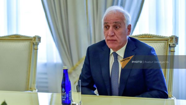 Президент Ваагн Хачатурян на встрече литовским коллегой Гитанасом Науседой в рамках его официального визита в Армению (20 мая 2022). Еревaн - Sputnik Армения