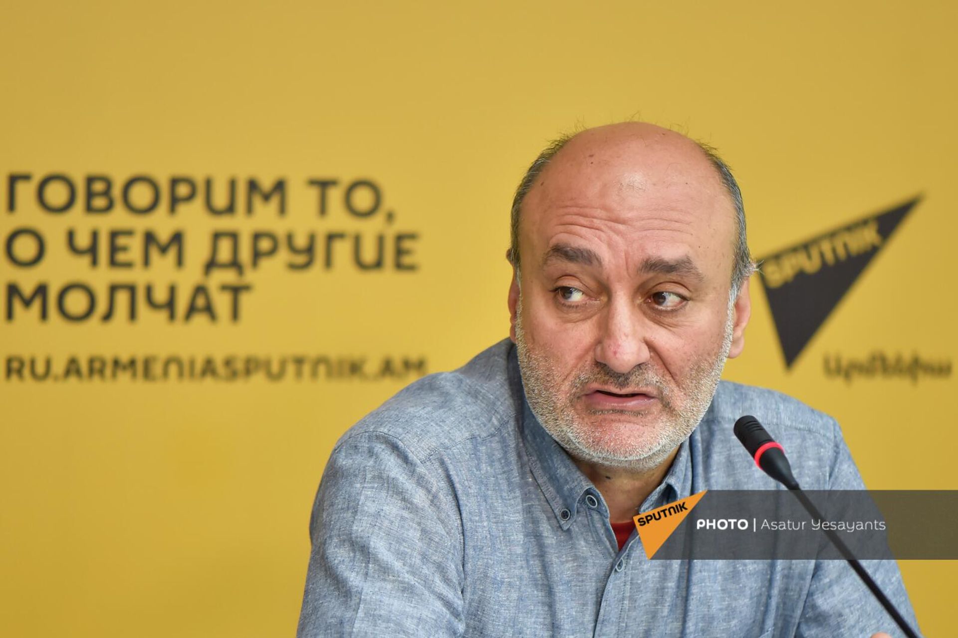 Режиссер Давид Матевосян на пресс-конференции на тему Интеллигенция и власть (20 мая 2022). Еревaн
 - Sputnik Արմենիա, 1920, 20.05.2022