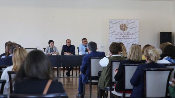 Հանդիպում ուսուցչի հերթական (պարտադիր) ատեստավորման նպատակով վերապատրաստում իրականացնող կազմակերպությունների ներկայացուցիչների հետ  - Sputnik Արմենիա