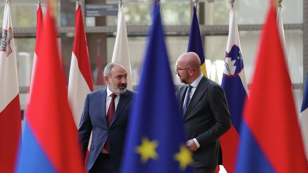 Премьер-министр Никол Пашинян на встрече с председателем Европейского совета Шарлем Мишелем (22 мая 2022). Брюссель - Sputnik Армения
