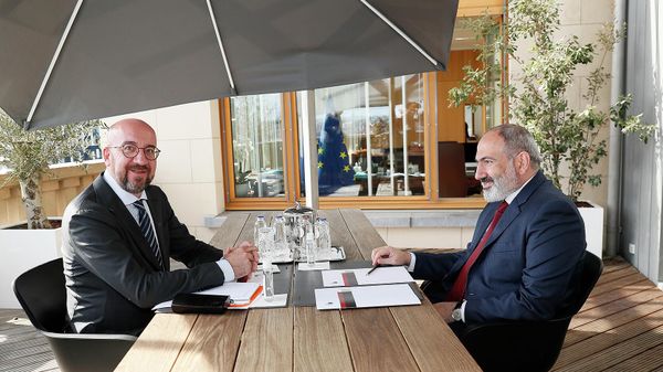 Премьер-министр Никол Пашинян на встрече с председателем Европейского совета Шарлем Мишелем (22 мая 2022). Брюссель - Sputnik Армения