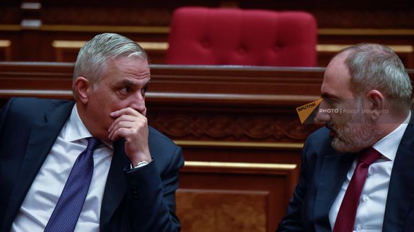 Մհեր Գրիգորյանն ու Նիկոլ Փաշինյանը - Sputnik Արմենիա
