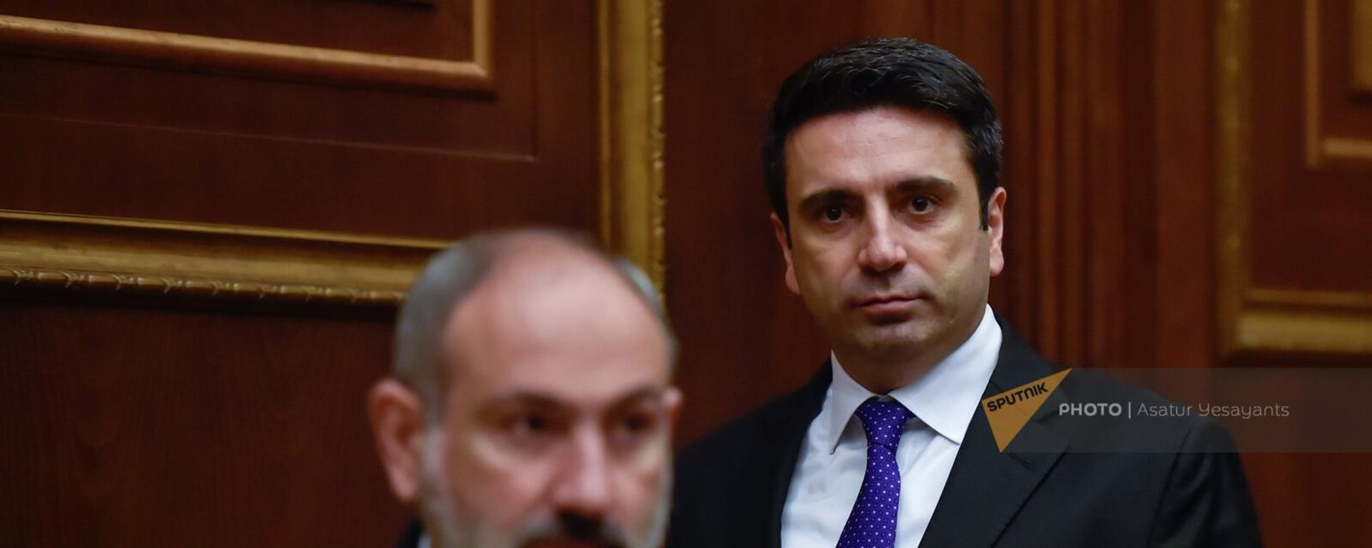 Նիկոլ Փաշինյանն ու Ալեն Սիմոնյանը ԱԺ–ում - Sputnik Արմենիա, 1920, 02.02.2023