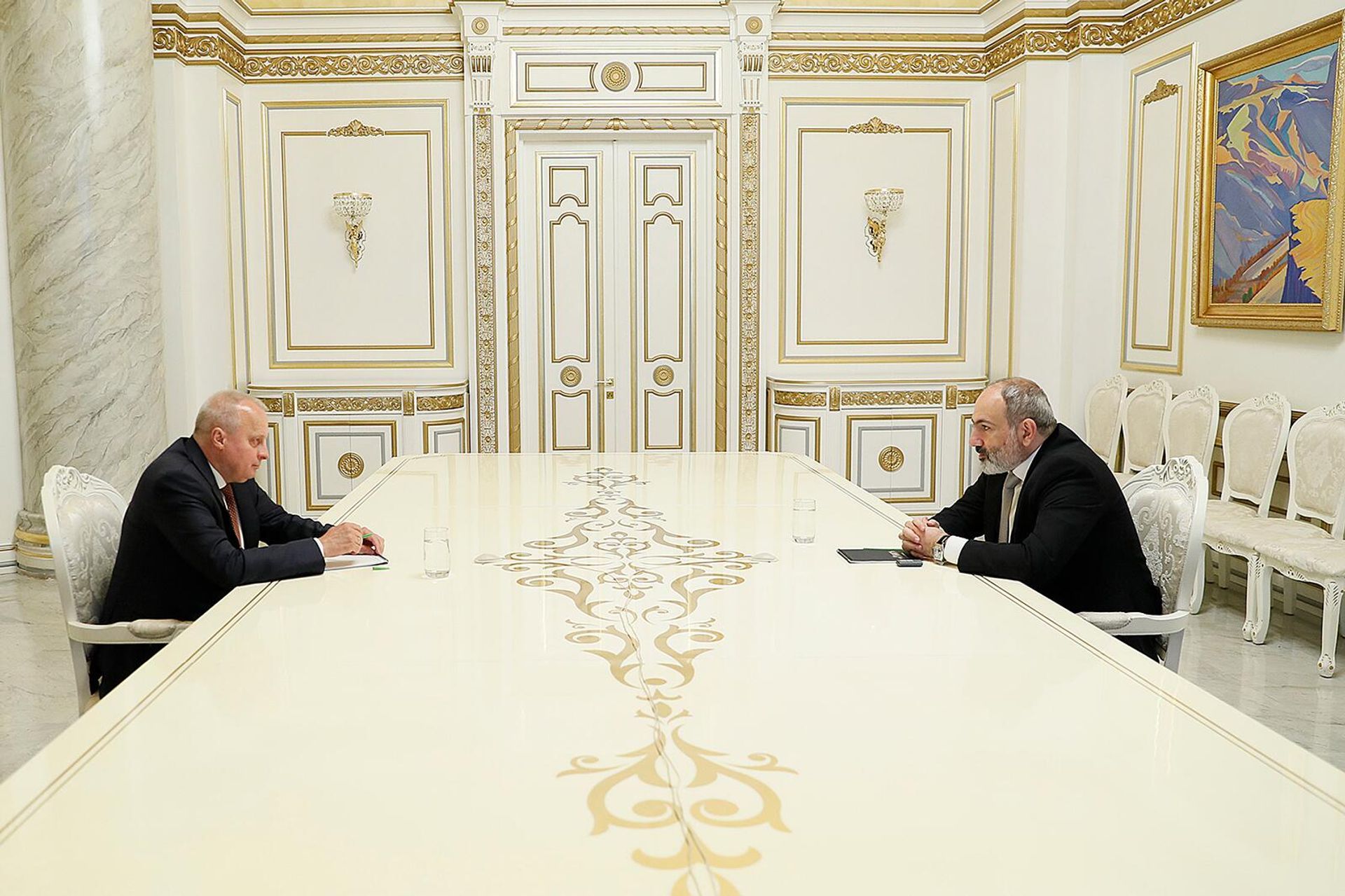 Премьер-министр Никол Пашинян принял Чрезвычайного и полномочного посла России Сергея Копыркина (27 мая 2022). Еревaн - Sputnik Արմենիա, 1920, 27.05.2022