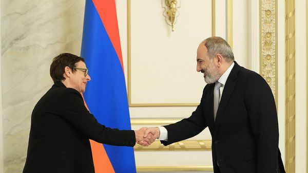 ՀՀ վարչապետ Նիկոլ Փաշինյանն ընդունել է Հայաստանում Ֆրանսիայի արտակարգ և լիազոր դեսպան Անն Լույոյին - Sputnik Արմենիա