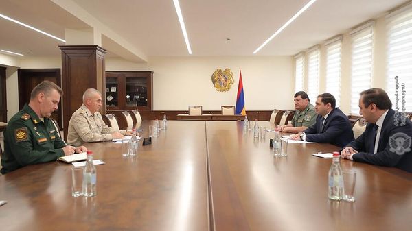  ՀՀ պաշտպանության նախարար Սուրեն Պապիկյանն ընդունել է Արցախում Ռուսաստանի խաղաղապահ ուժերի հրամանատար, գեներալ-մայոր Անդրեյ Վոլկովին - Sputnik Արմենիա