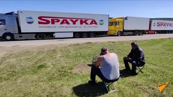На подъезде к Тбилиси со стороны грузино-армянской границы выстроилась многокилометровая пробка из грузовых фур - Sputnik Армения