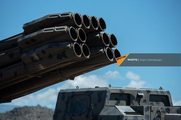 Подразделения ракетно-артиллерийских войск армянской армии проводят учения на одном из полигонов республики Подразделения ракетно-артиллерийских войск армянской армии проводят учения на одном из полигонов республики - Sputnik Армения