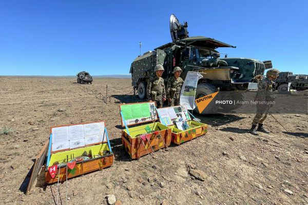 Подразделения ракетно-артиллерийских войск армянской армии проводят учения на одном из полигонов республики Подразделения ракетно-артиллерийских войск армянской армии проводят учения на одном из полигонов республики - Sputnik Армения