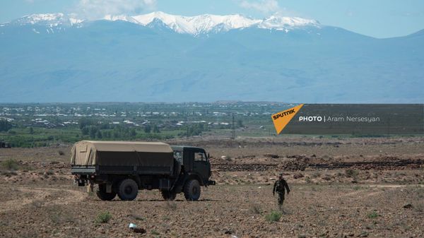 Подразделения ракетно-артиллерийских войск армянской армии проводят учения на одном из полигонов республики - Sputnik Армения