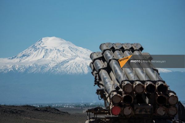 Подразделения ракетно-артиллерийских войск армянской армии проводят учения на одном из полигонов республики Подразделения ракетно-артиллерийских войск армянской армии проводят учения на одном из полигонов республики - Sputnik Армения
