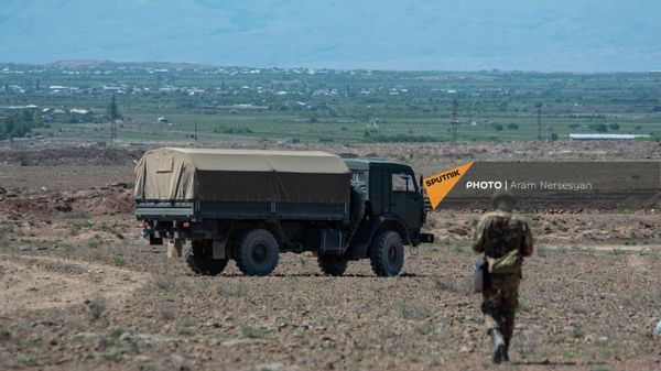 Подразделения ракетно-артиллерийских войск армянской армии проводят учения на одном из полигонов республики - Sputnik Армения