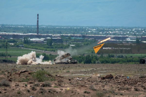 Подразделения ракетно-артиллерийских войск армянской армии проводят учения на одном из полигонов республики Подразделения ракетно-артиллерийских войск армянской армии проводят учения на одном из полигонов республики - Sputnik Армения