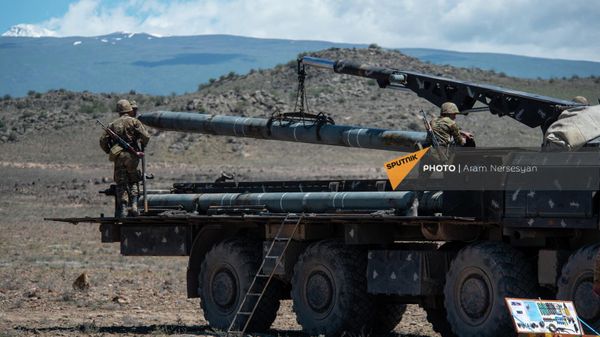 Подразделения ракетно-артиллерийских войск армянской армии проводят учения на одном из полигонов республики - Sputnik Армения