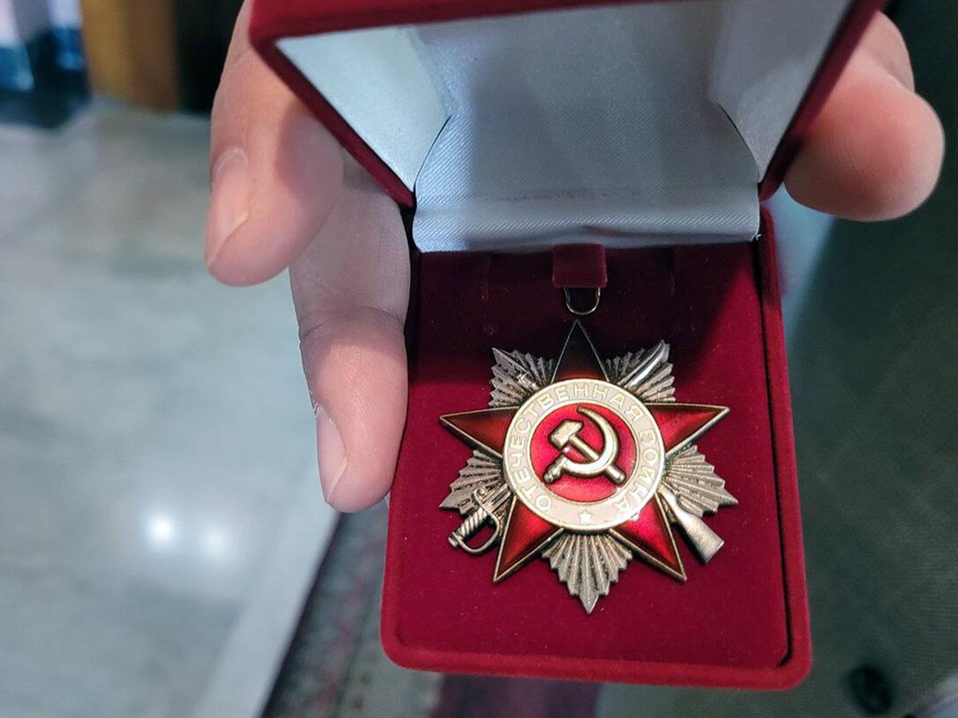 Церемония возвращения украденного Ордена Отечественной войны участника ВОВ, капитана Михаила Пажитнева наследникам в Парке Победы (28 мая 2022). Еревaн - Sputnik Армения, 1920, 28.05.2022