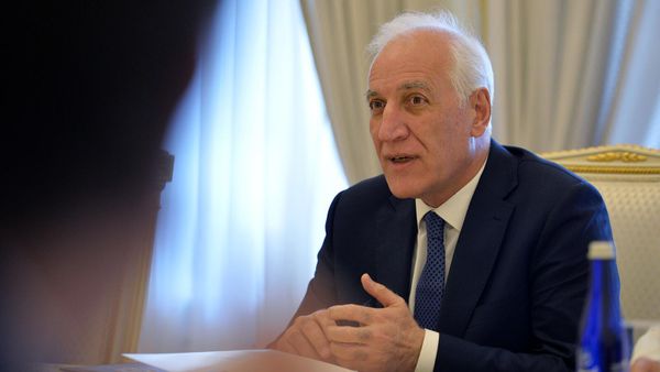 Президент Ваагн Хачатурян принял мэрa Парижа Анн Идальго (28 мая 2022). Еревaн - Sputnik Армения
