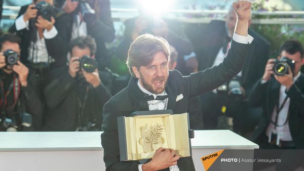 Шведский кинорежиссер и сценарист Рубен Эстлунд (главный приз - Золотая пальмовая ветвь) на фотосессии победителей 70-го Каннского международного кинофестиваля - Sputnik Армения