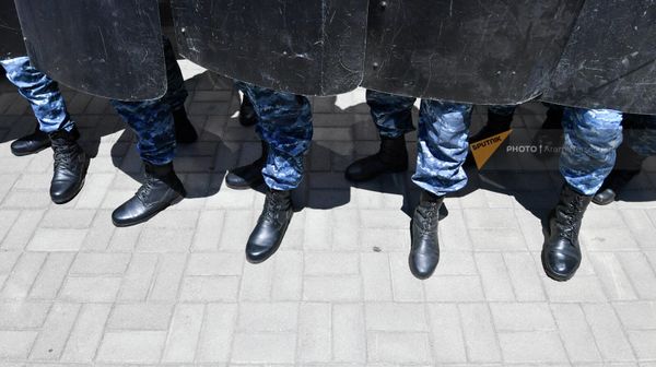 Сотрудники полиции  - Sputnik Армения