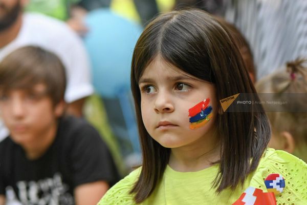 Без флага Армении - никуда, даже в свой собственный день - Sputnik Армения