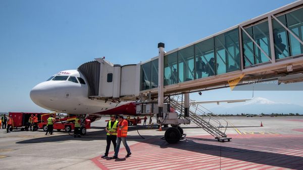 В аэропорту Звартноц приземлился первый рейс авиакомпании FlyArystan (2 июня 2022). Еревaн - Sputnik Армения