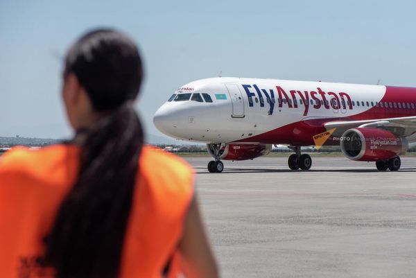В аэропорту "Звартноц" приземлился первый рейс авиакомпании FlyArystan (2 июня 2022). ЕревaнКазахстанская авиакомпания FlyArystan запустила прямые регулярные рейсы из Алматы в Ереван. Посол Казахстана назвал рейс историческим - Sputnik Армения