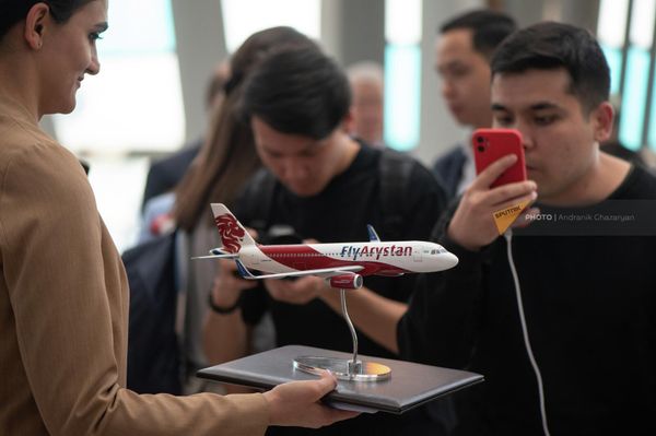В аэропорту &quot;&quot;Звартноц&quot; приземлился самолет авиакомпании FlyArystan, выполнивший первый рейс из Алматы в Ереван (2 июня 2022). Еревaн - Sputnik Армения