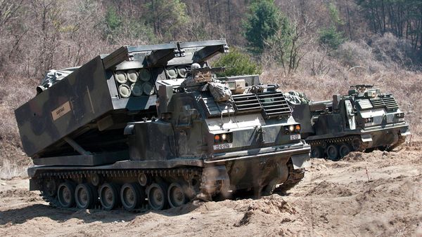 Реактивные системы залпового огня M270A1 - Sputnik Армения