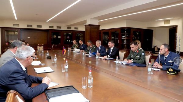 ՀՀ պաշտպանության նախարար Սուրեն Պապիկյանն ընդունել է Հունաստանի ազգային պաշտպանության նախարարի տեղակալ Նիկոս Խարդալիասի գլխավորած պատվիրակությանը
 - Sputnik Արմենիա