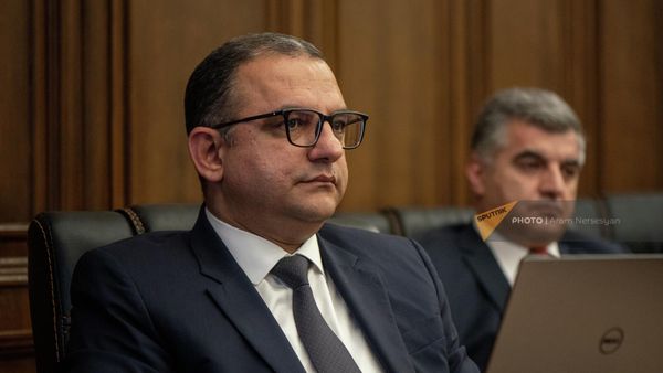 Министр финансов Тигран Хачатрян на совместном заседании постоянных комиссий НС по государственно-правовым и финансово-кредитным и бюджетным вопросам по обсуждению показателей бюджетных ассигнований за предыдущий год (2 июня 2022). Еревaн - Sputnik Армения
