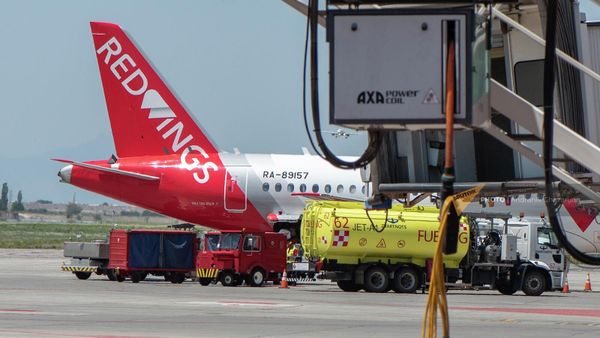 Самолет авиакомпании Red Wings в аэропорту Звартноц - Sputnik Армения