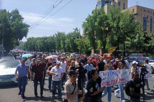«Դիմադրություն» շարժումը ԵՄ դեսպանատան մոտ ներկայացրեց իր պահանջները։ - Sputnik Արմենիա