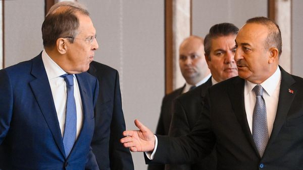 Министры иностранных дел России и Турции Сергей Лавров и Мевлют Чавушоглу во время встречи (8 июня 2022). Анкара - Sputnik Армения