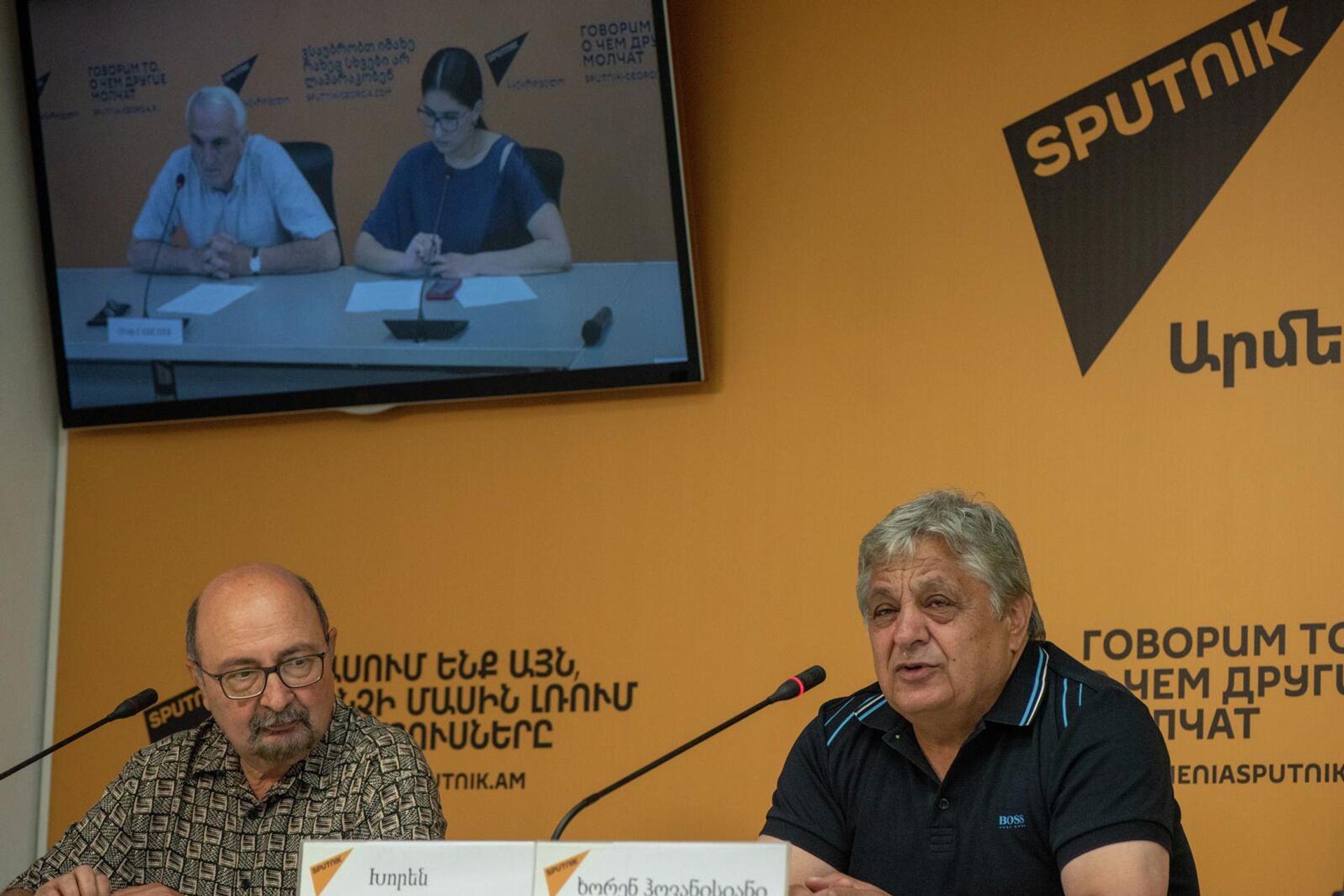 Хорен Оганесян во время телемоста по теме футбола (9 июня 2022). Еревaн - Sputnik Արմենիա, 1920, 09.06.2022
