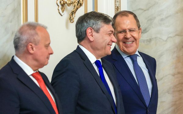 Министр иностранных дел РФ Сергей Лавров со своим заместителем Андреем Руденко и послом Сергеем Копыркиным - Sputnik Армения