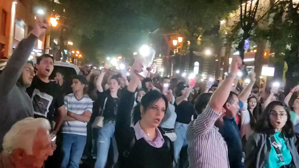 Сторонники оппозиции провели пикет у гостиницы, в которой остановился глава МИД России Сергей Лавров. - Sputnik Արմենիա