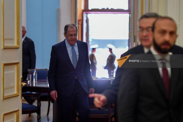 Սերգեյ Լավրովը գնում է նիստերի դահլիճ - Sputnik Արմենիա